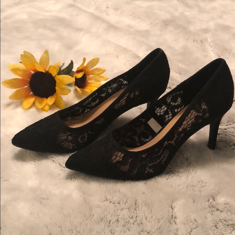 Black lace pumps
